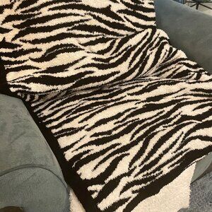 Barefoot Dreams "Cozy Chic" Throw